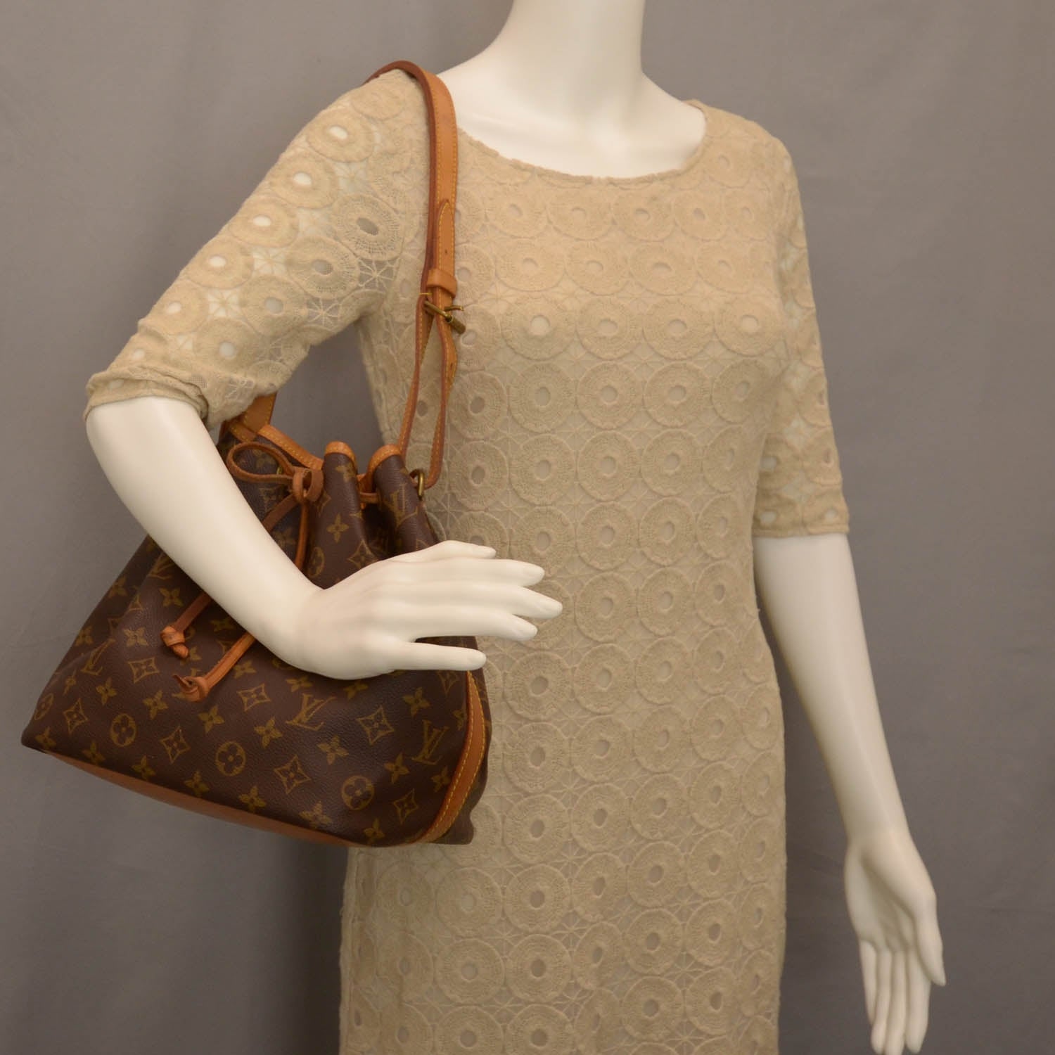 Louis Vuitton Monogram Petit Noe 2 of 8