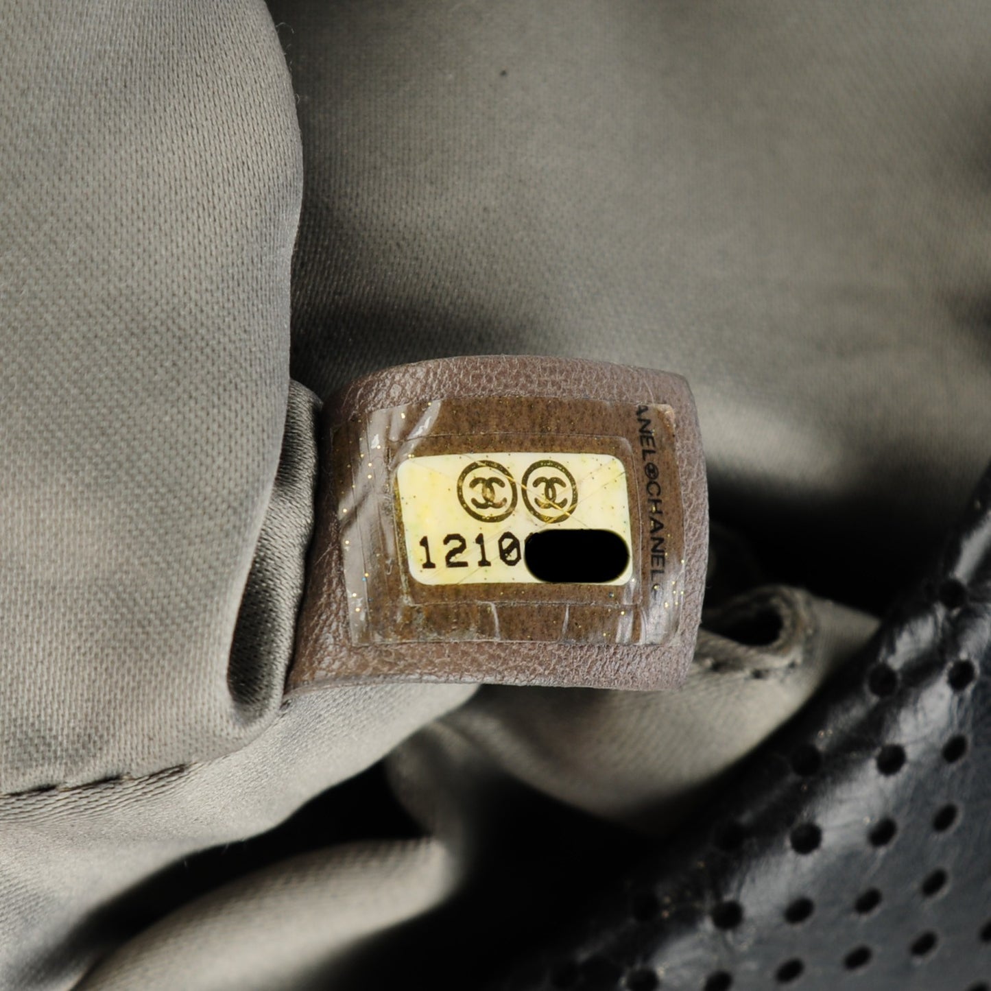 Calfskin Perforated Large Drill Flap Black