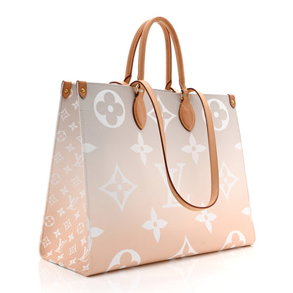 Louis Vuitton Monogram Giant By The Pool Onthego GM Brume 2 of 8