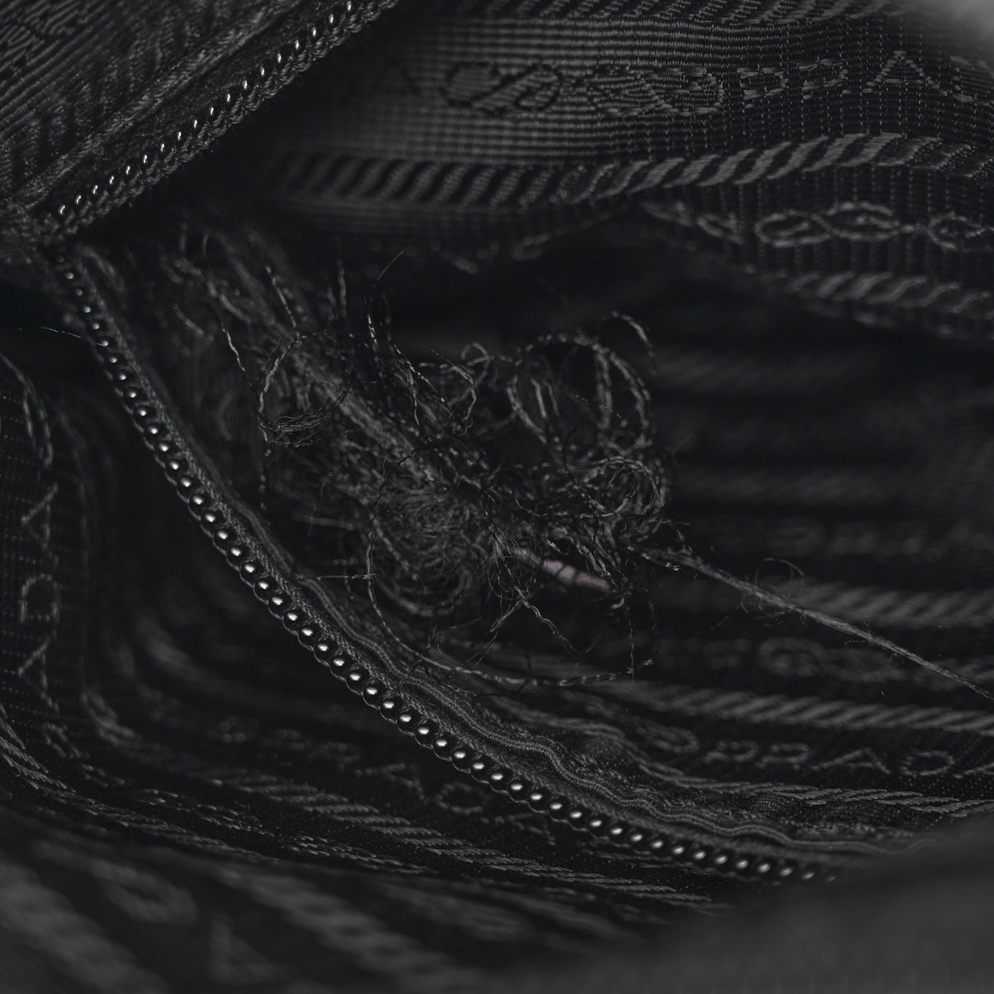Nylon Vela Messenger Black