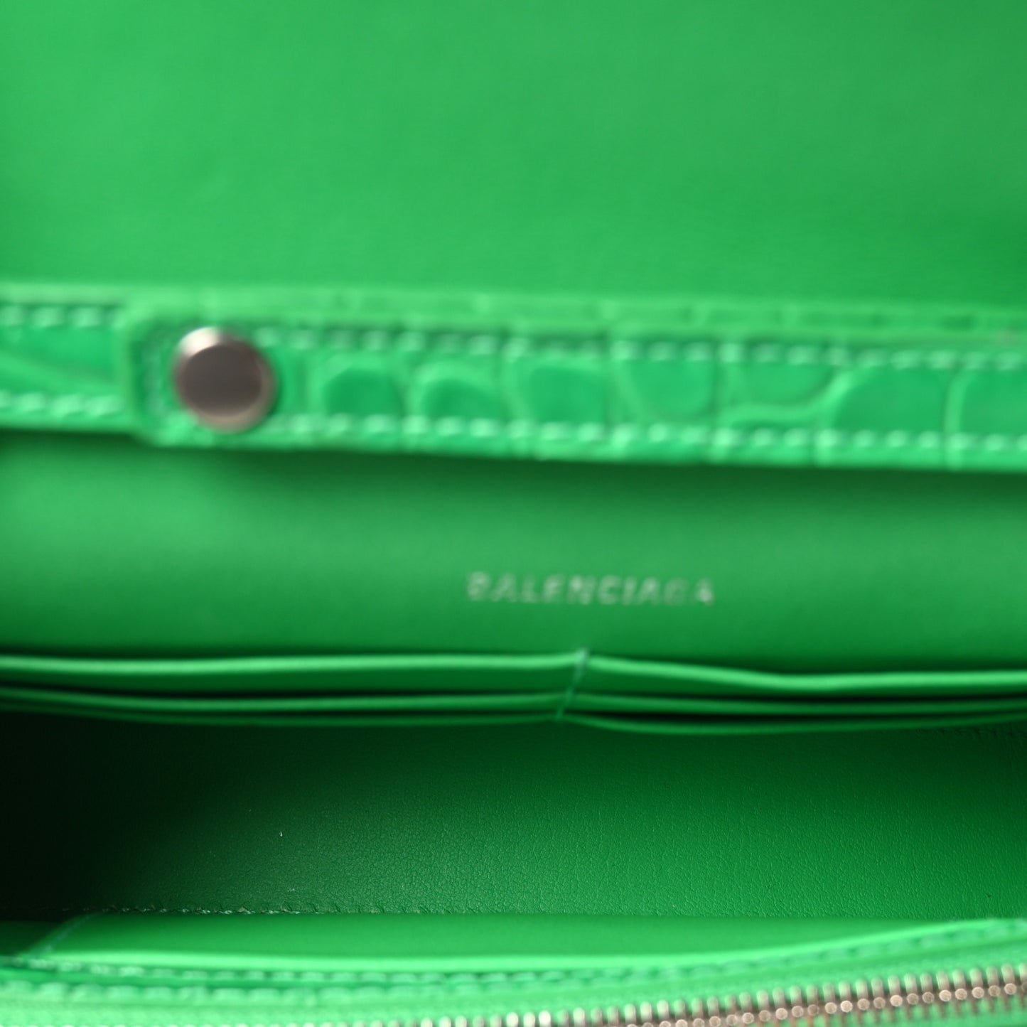 Shiny Calfskin Crocodile Embossed Hourglass Chain Bag Vivid Green