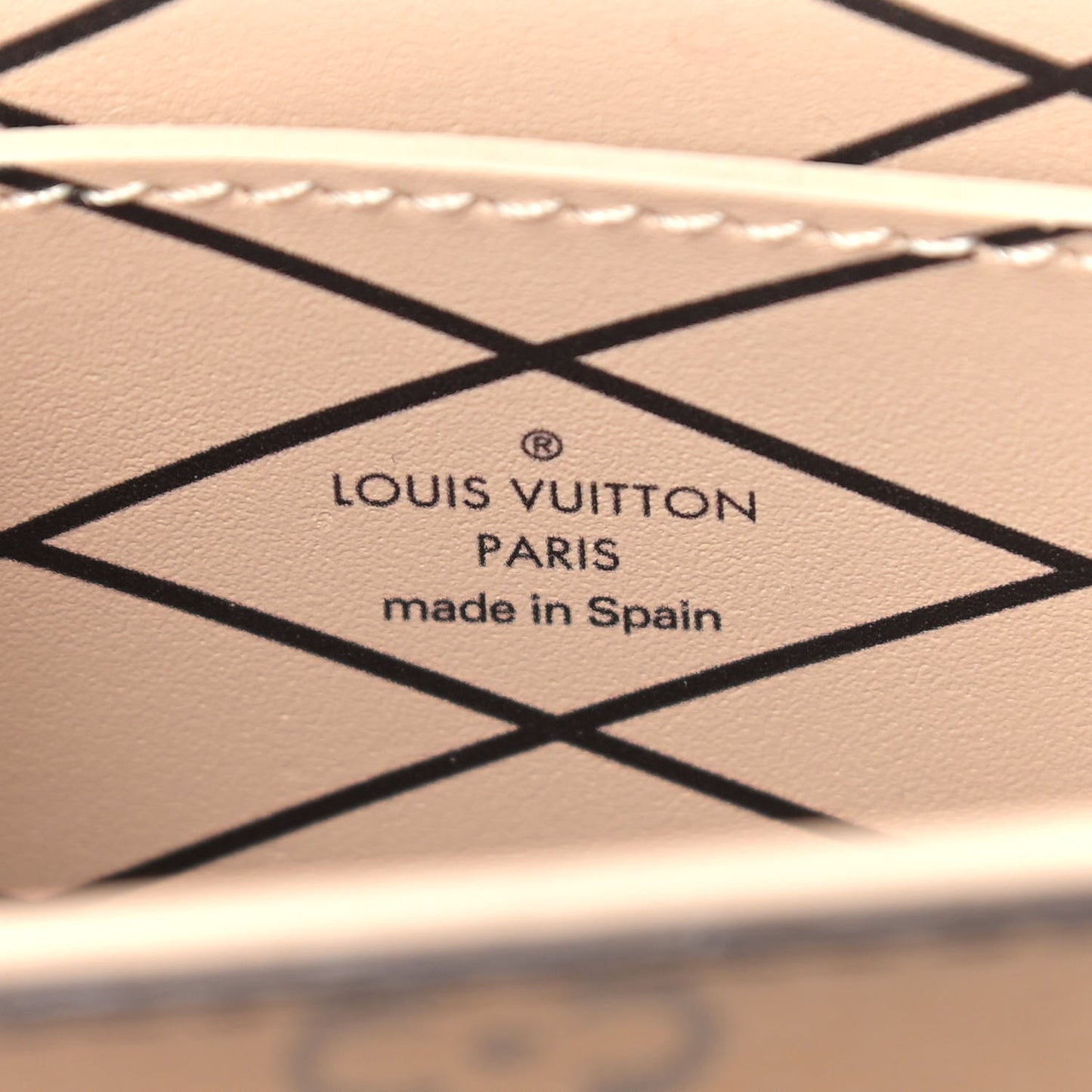 Reverse Monogram Pochette Trunk Verticale