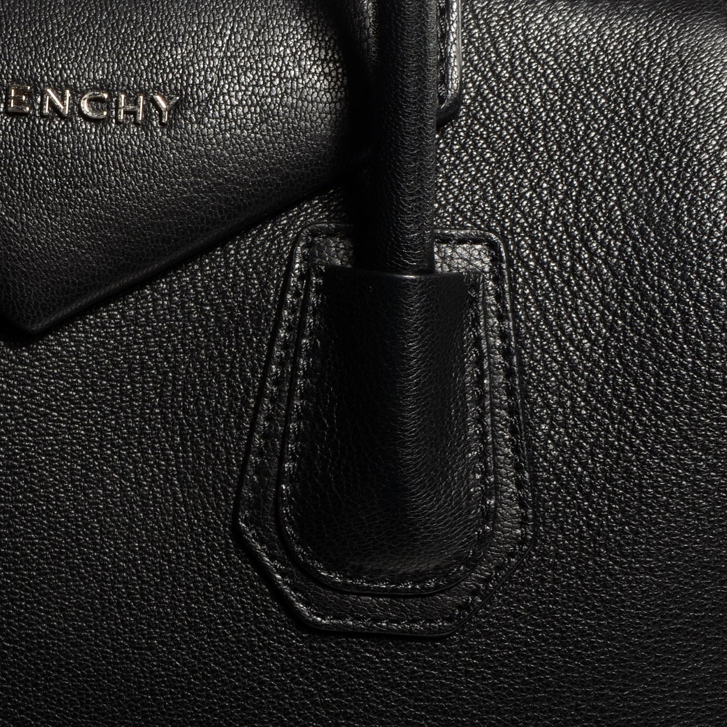 Sugar Goatskin Medium Antigona Black