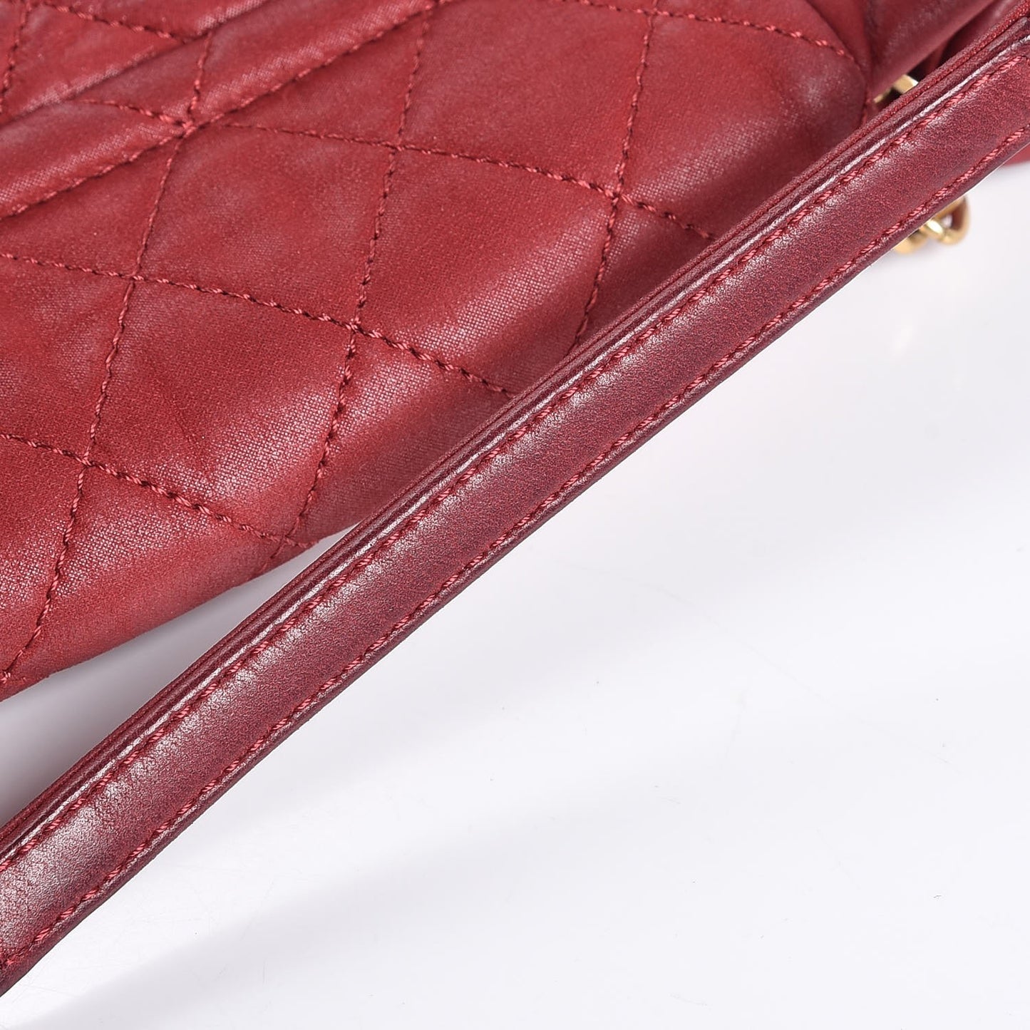 Iridescent Calfskin Large Chic Quilt Flap Red