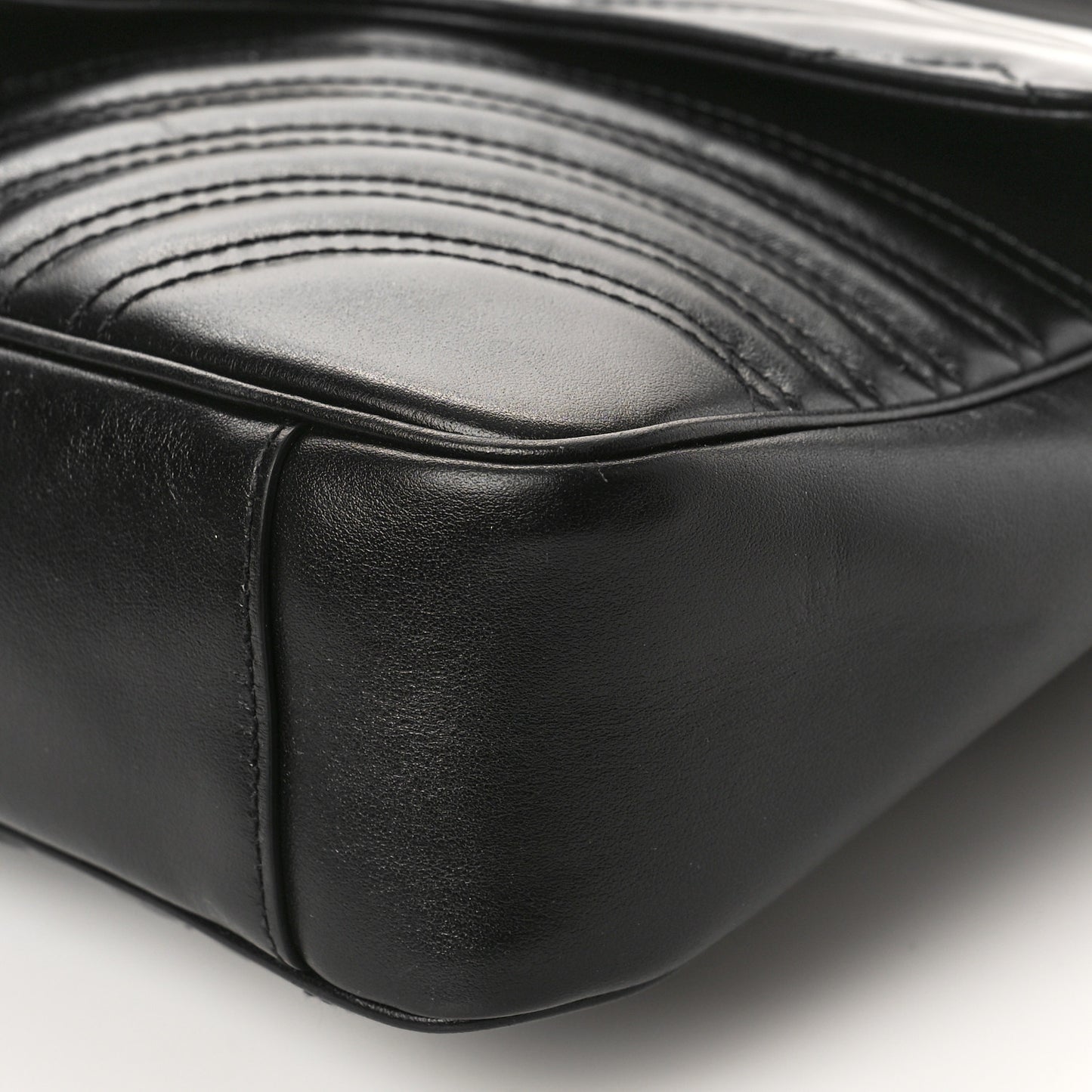 Calfskin Matelasse Medium GG Marmont Shoulder Bag Black