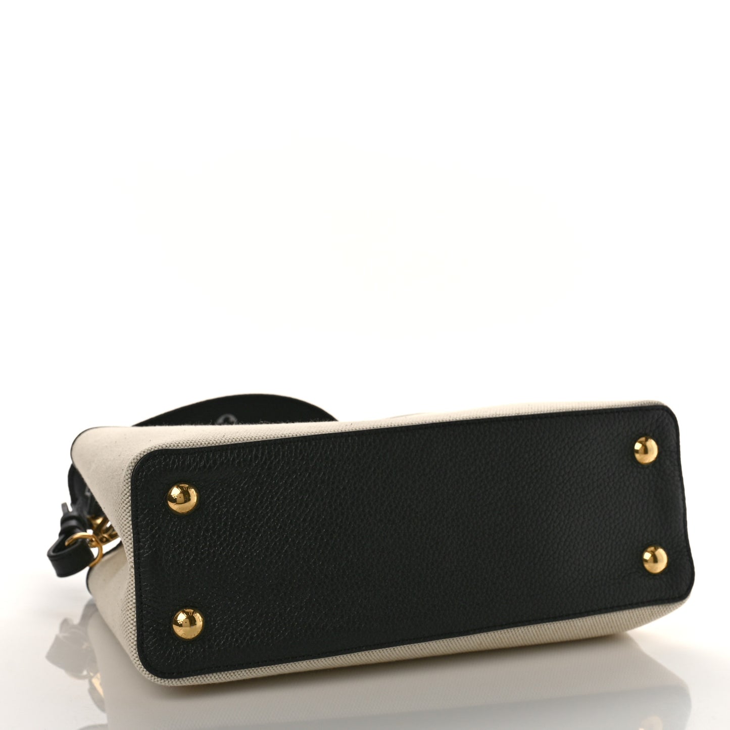 Canvas Taurillon Capucines MM Black