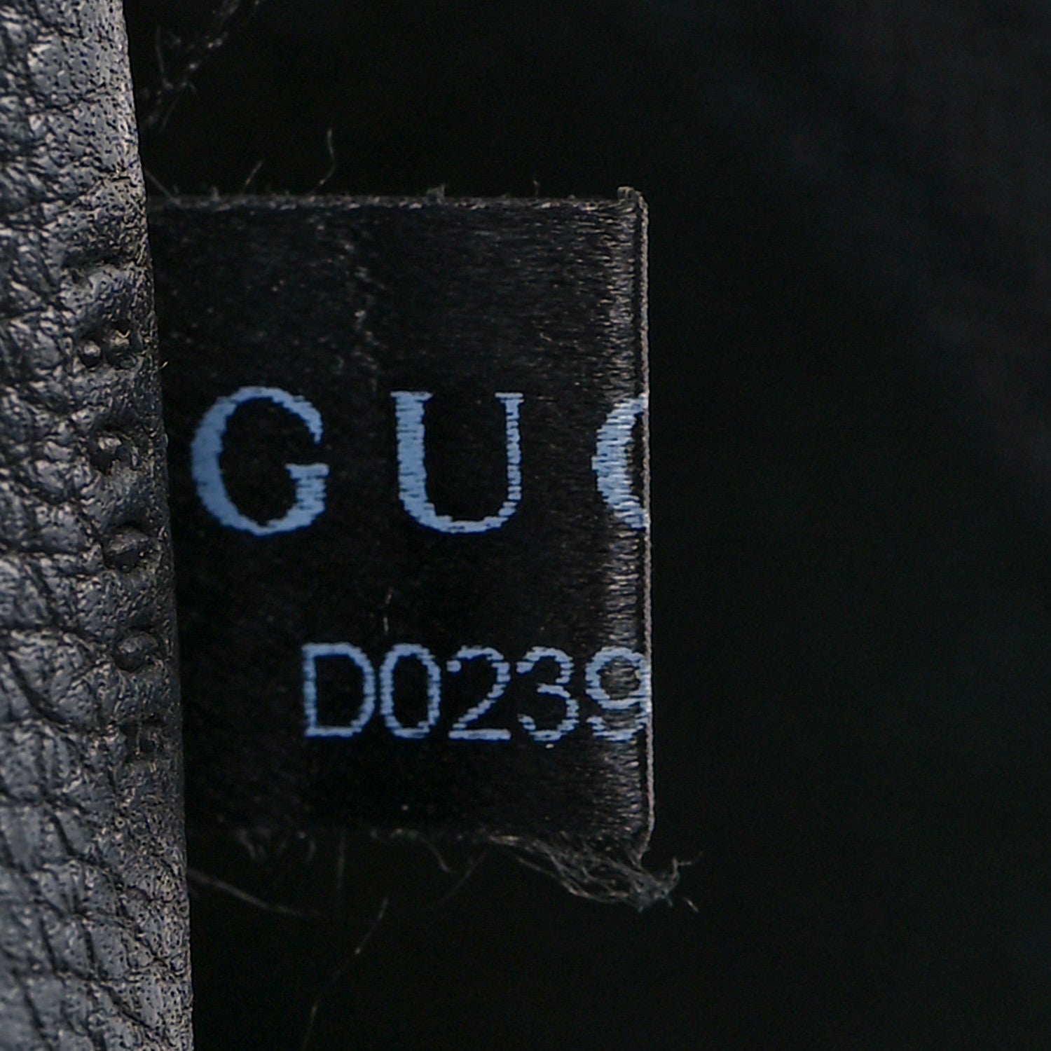 Gucci Pebbled Calfskin Medium Logo Portfolio Clutch Black 8 of 9
