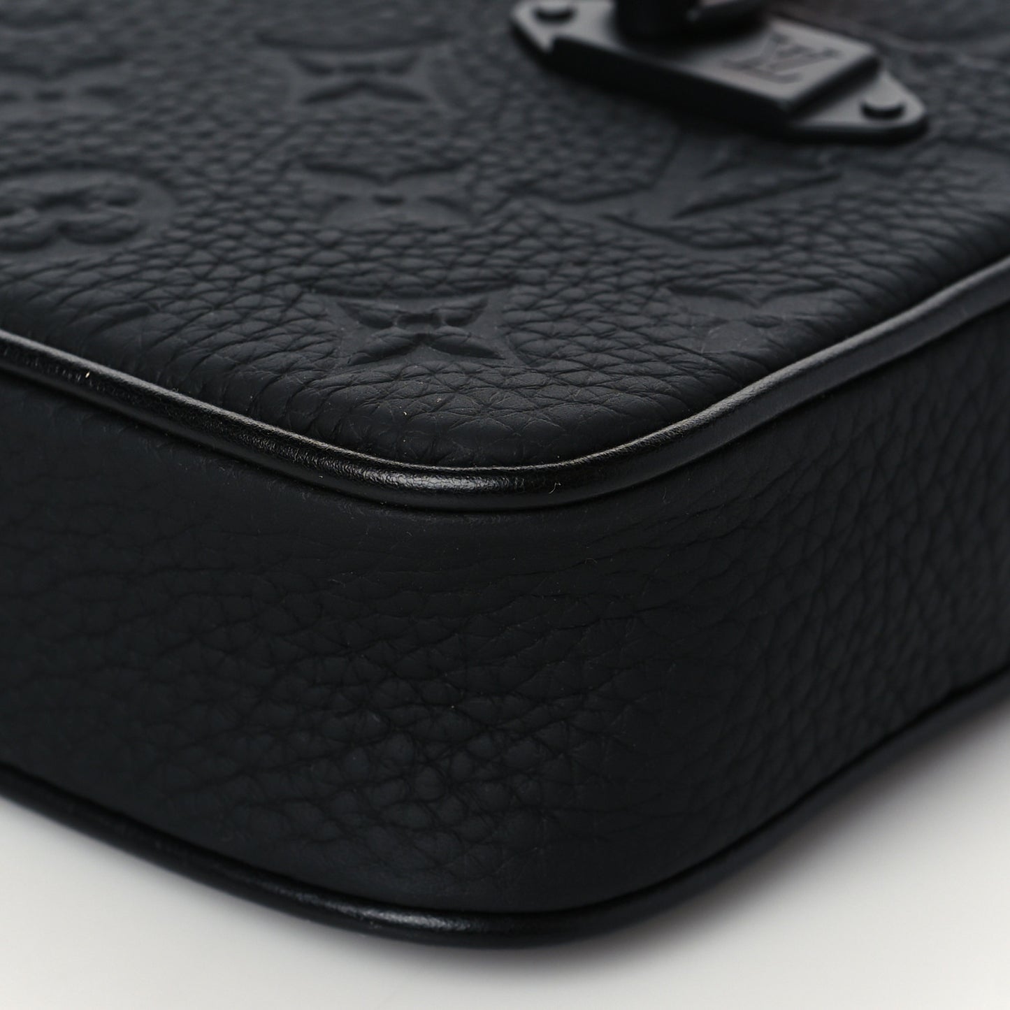 Taurillon Monogram Uniformes Solar Ray Soft Pochette Volga Belt Bag Black