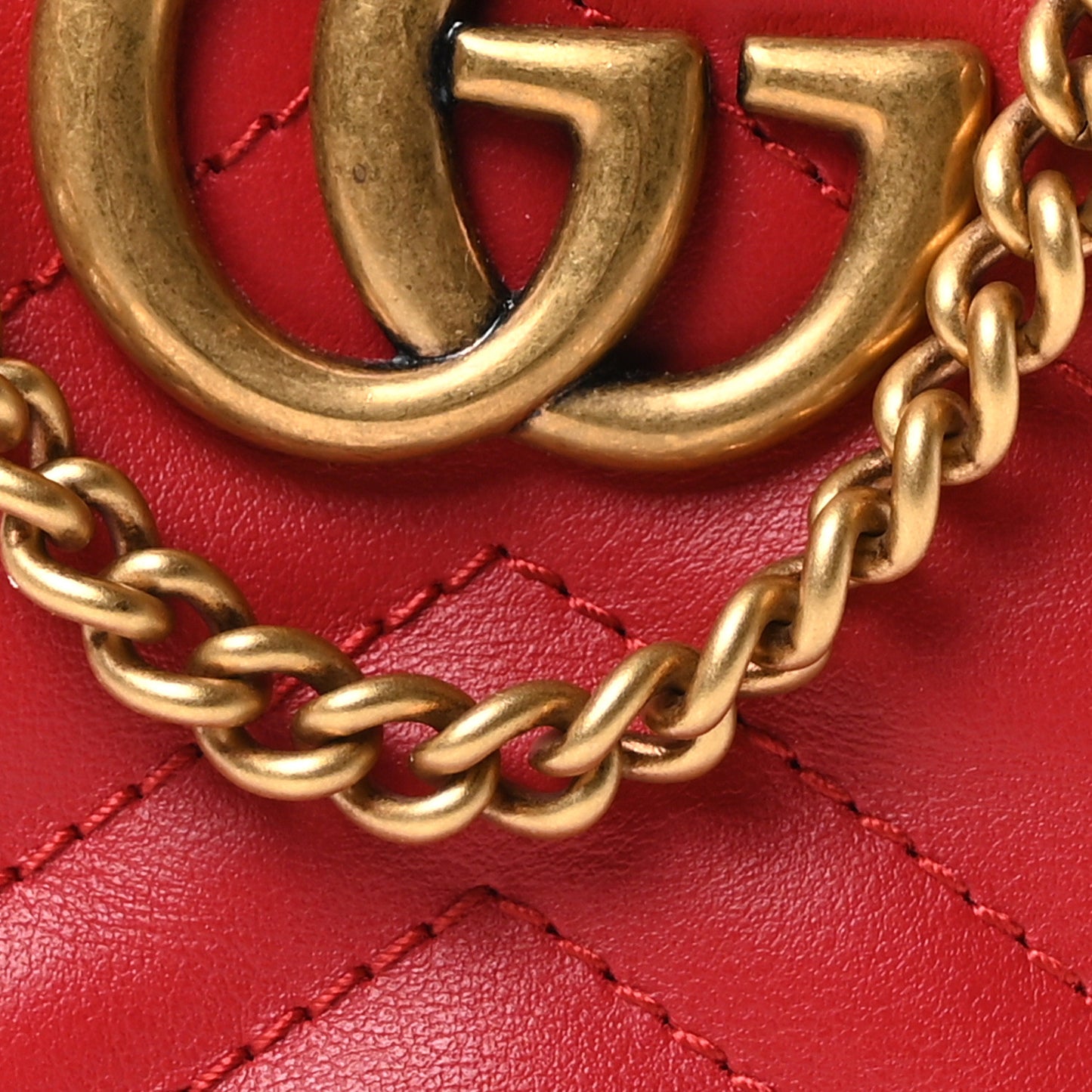 Calfskin Matelasse Mini GG Marmont 2.0 Bucket Bag Hibiscus Red