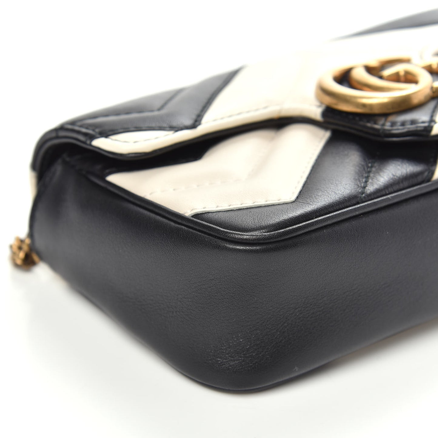 Calfskin Matelasse Super Mini GG Marmont Shoulder Bag Black White