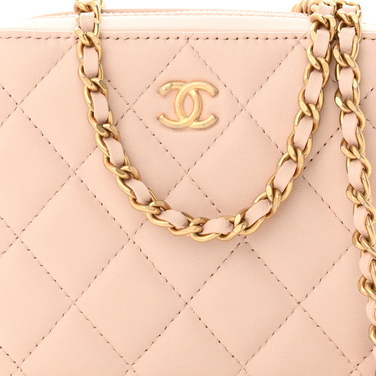 Lambskin Quilted CC Pearl Crush Camera Case Light Beige