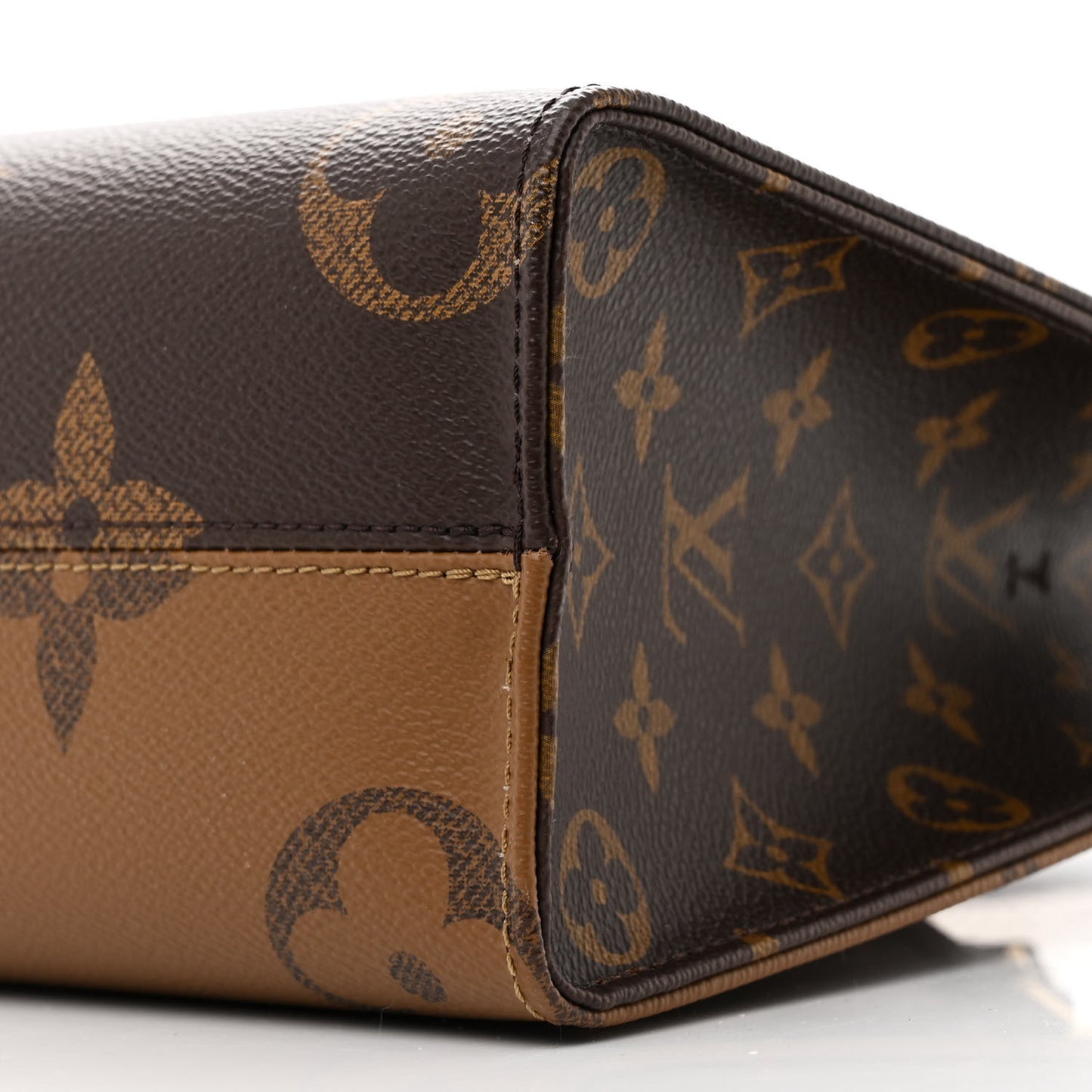 Reverse Monogram Giant Onthego PM