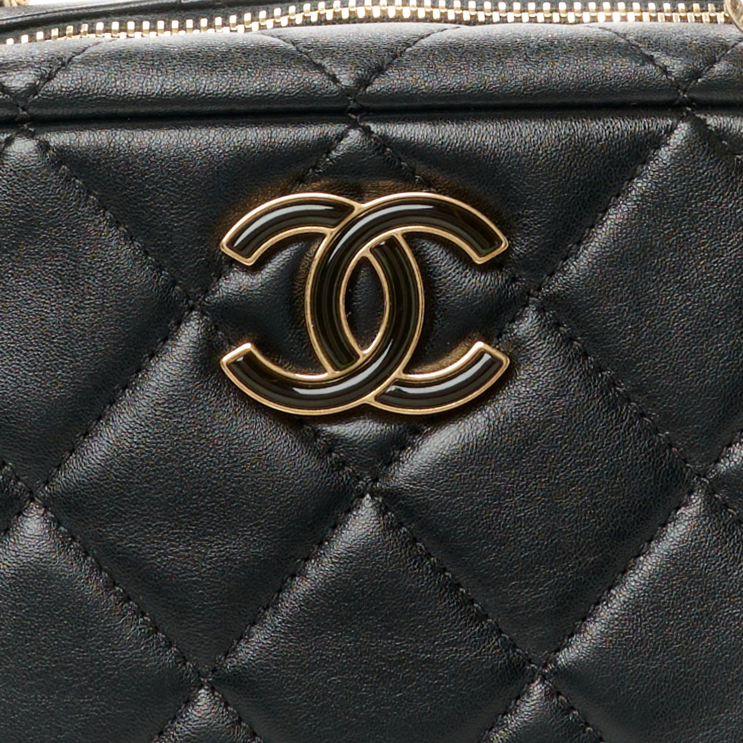 Lambskin Enamel Quilted CC Camera Case Black