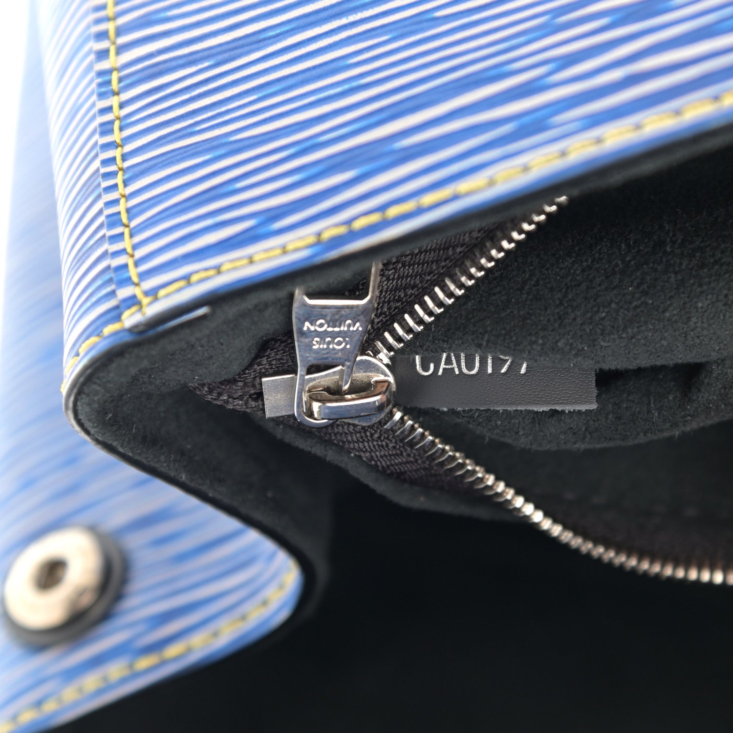 Louis Vuitton Epi Cluny BB Denim Light 7 of 16