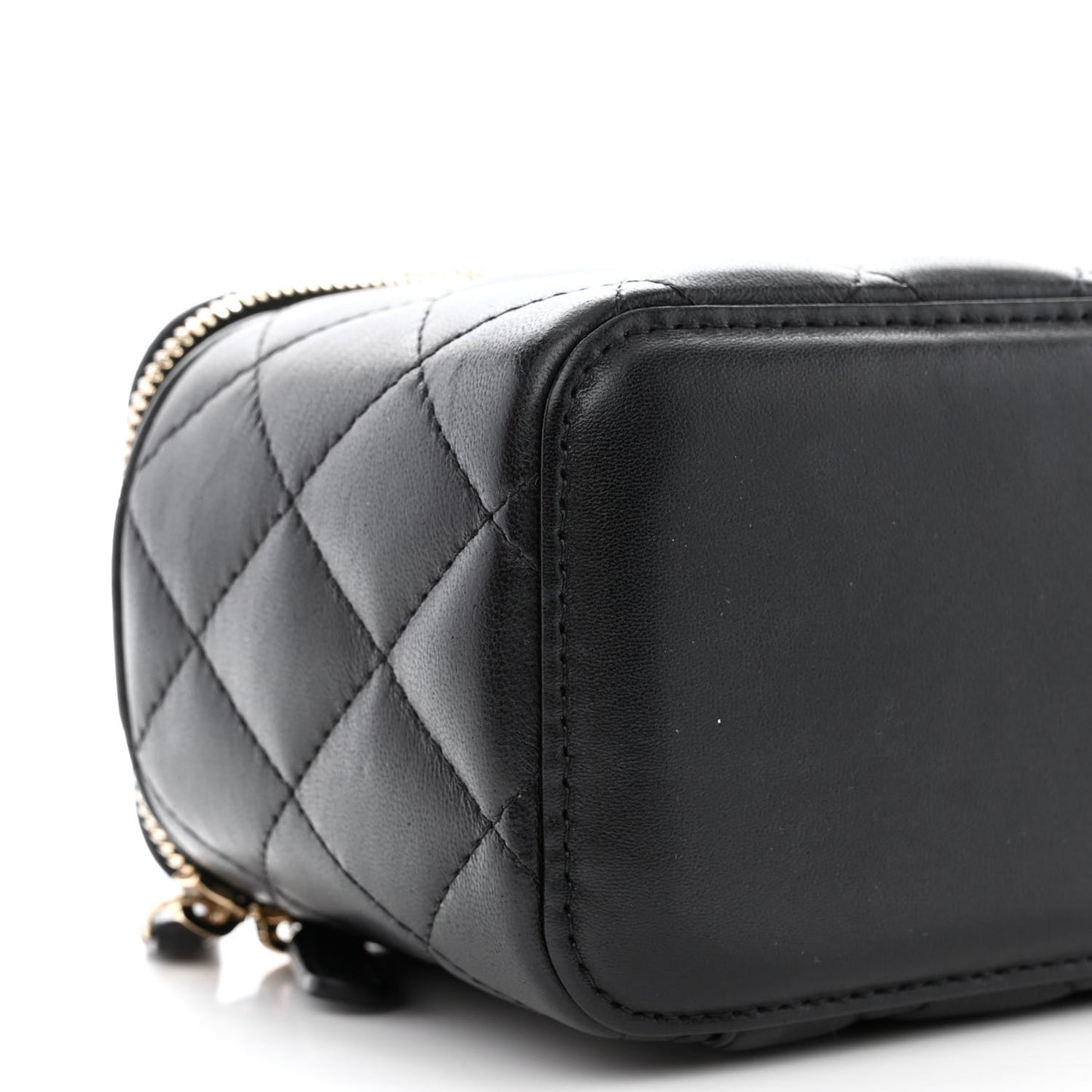 Lambskin Quilted Pearl Crush Small Vanity Case With Chain Black
