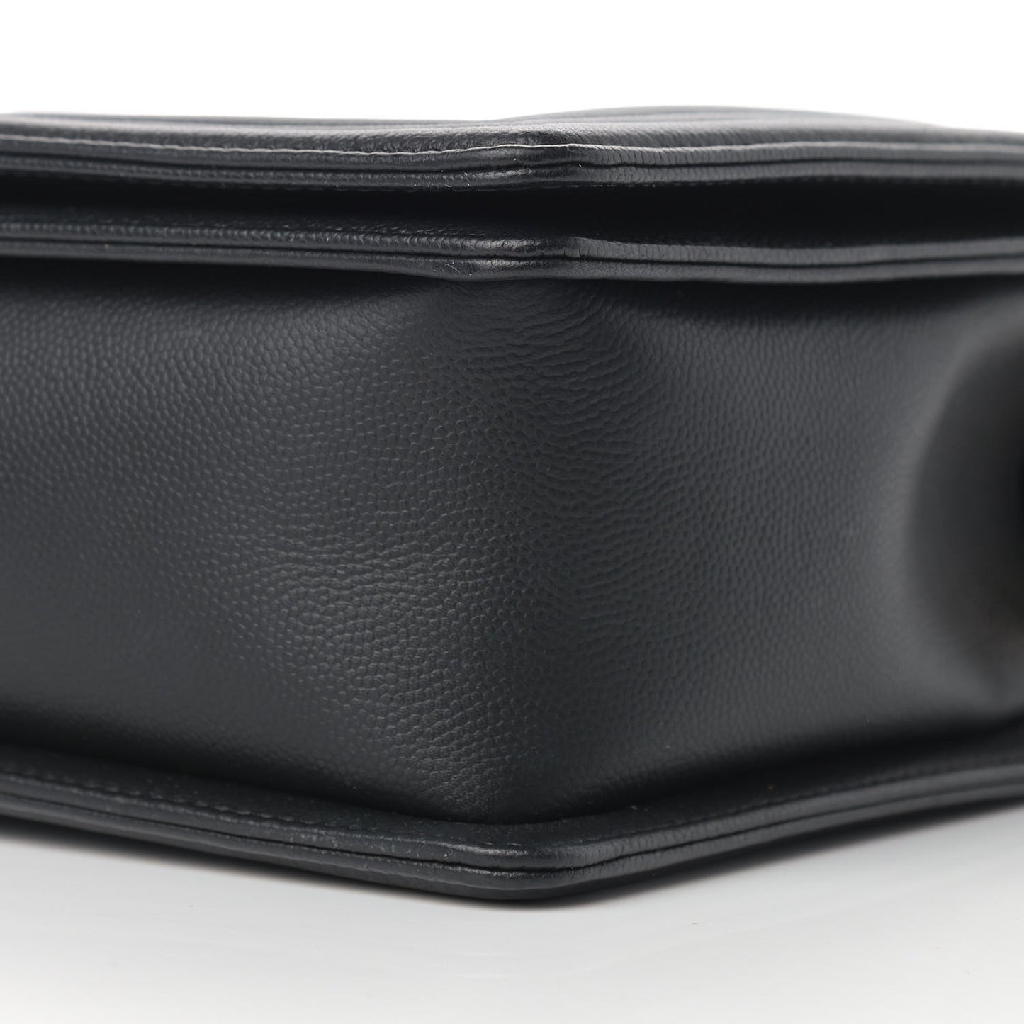 Caviar Quilted New Medium Boy Flap Black