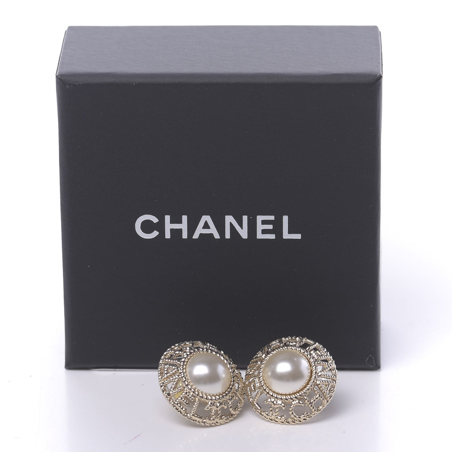 Pearl CC Round Rope Logo Earrings Gold