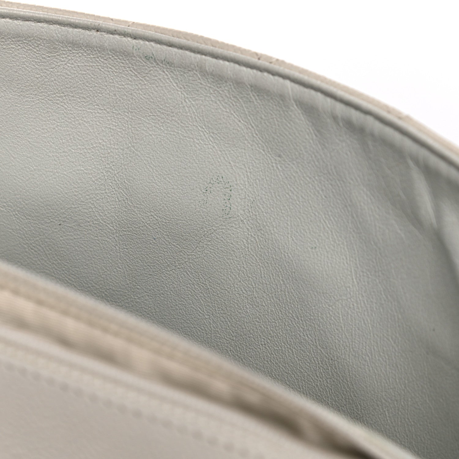 Chanel Caviar 2.55 Reissue 227 Flap White 12 of 31