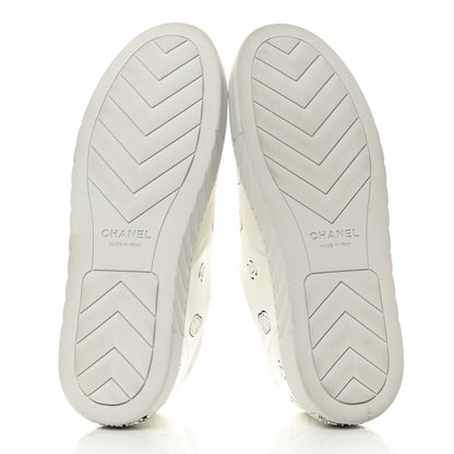 Chanel Printed Calfskin Grosgrain CC Sneakers 39 White Black 5 of 9