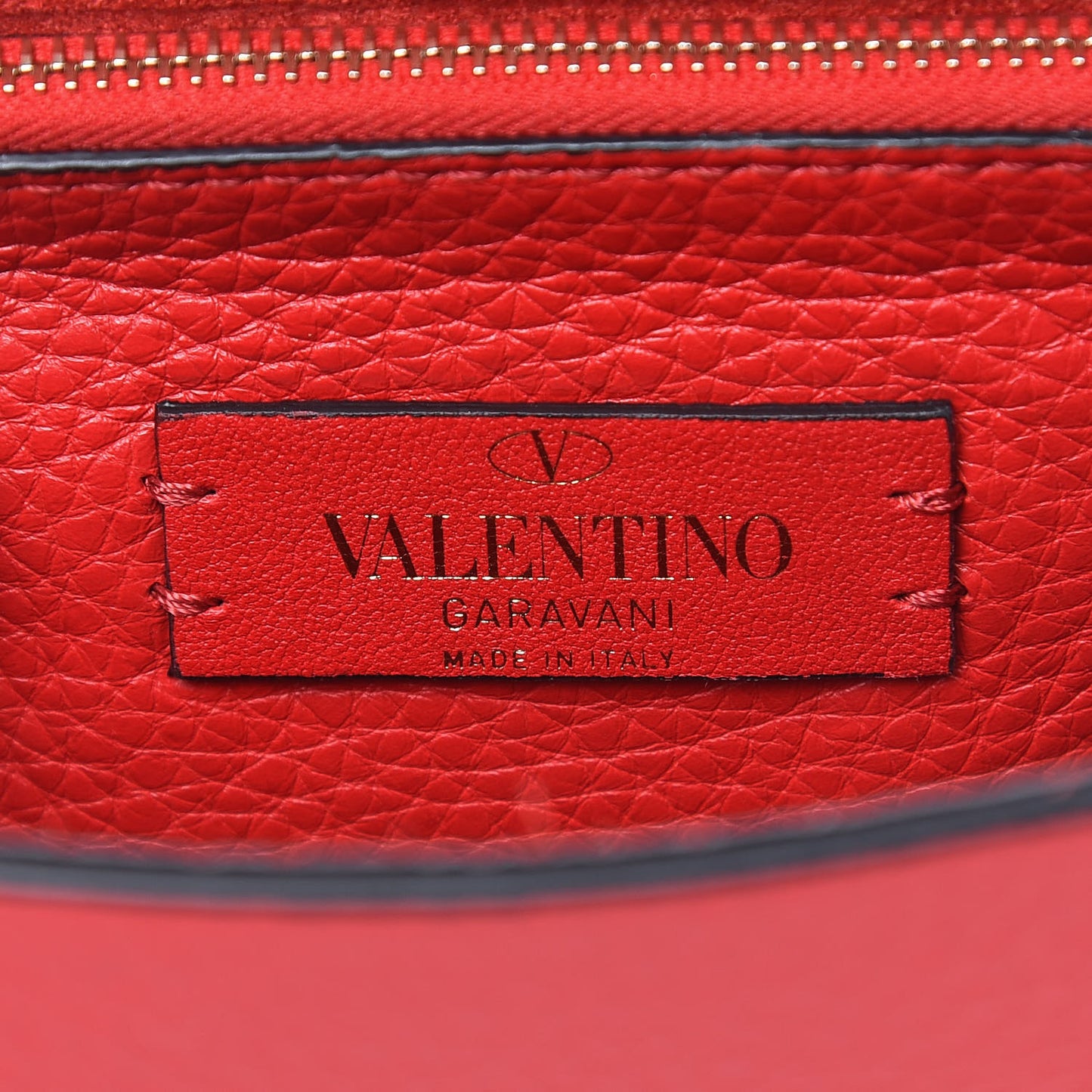 Pebbled Calfskin Rockstud Side Slip Crossbody Rouge Pur