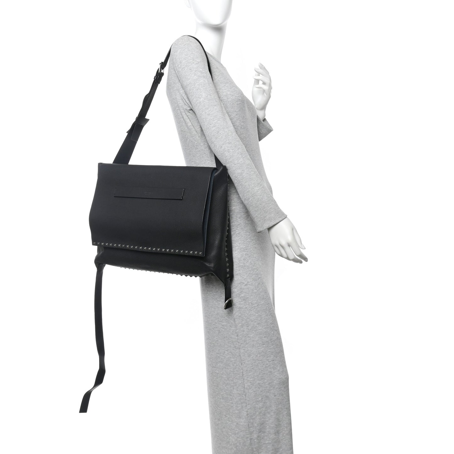 Pebbled Calfskin Rockstud Messenger Black