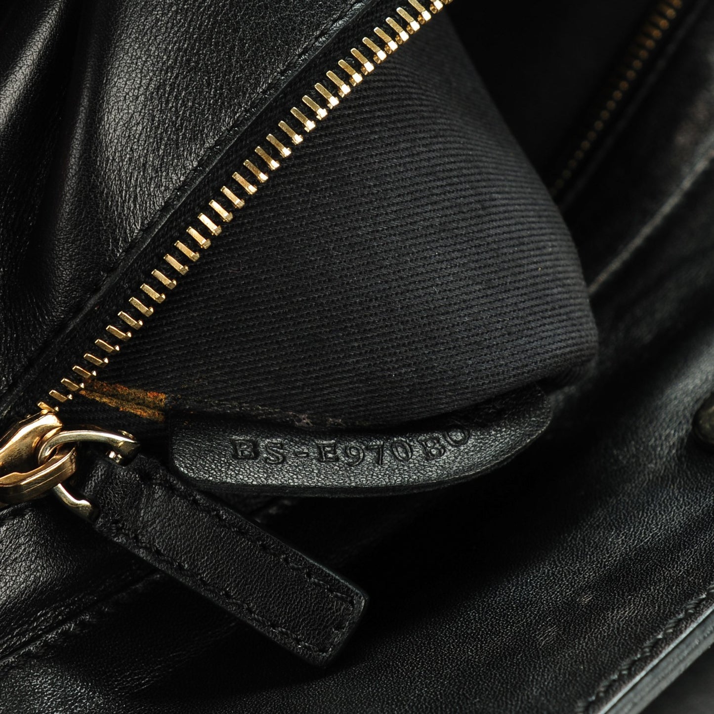 Vitello Medium Rockstud All Over Tote Black
