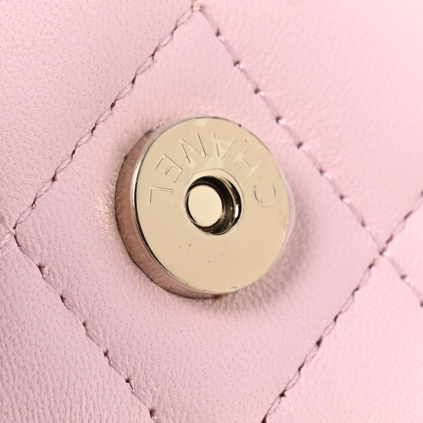 Lambskin Quilted Pearl Card Holder With Chain Light Pink