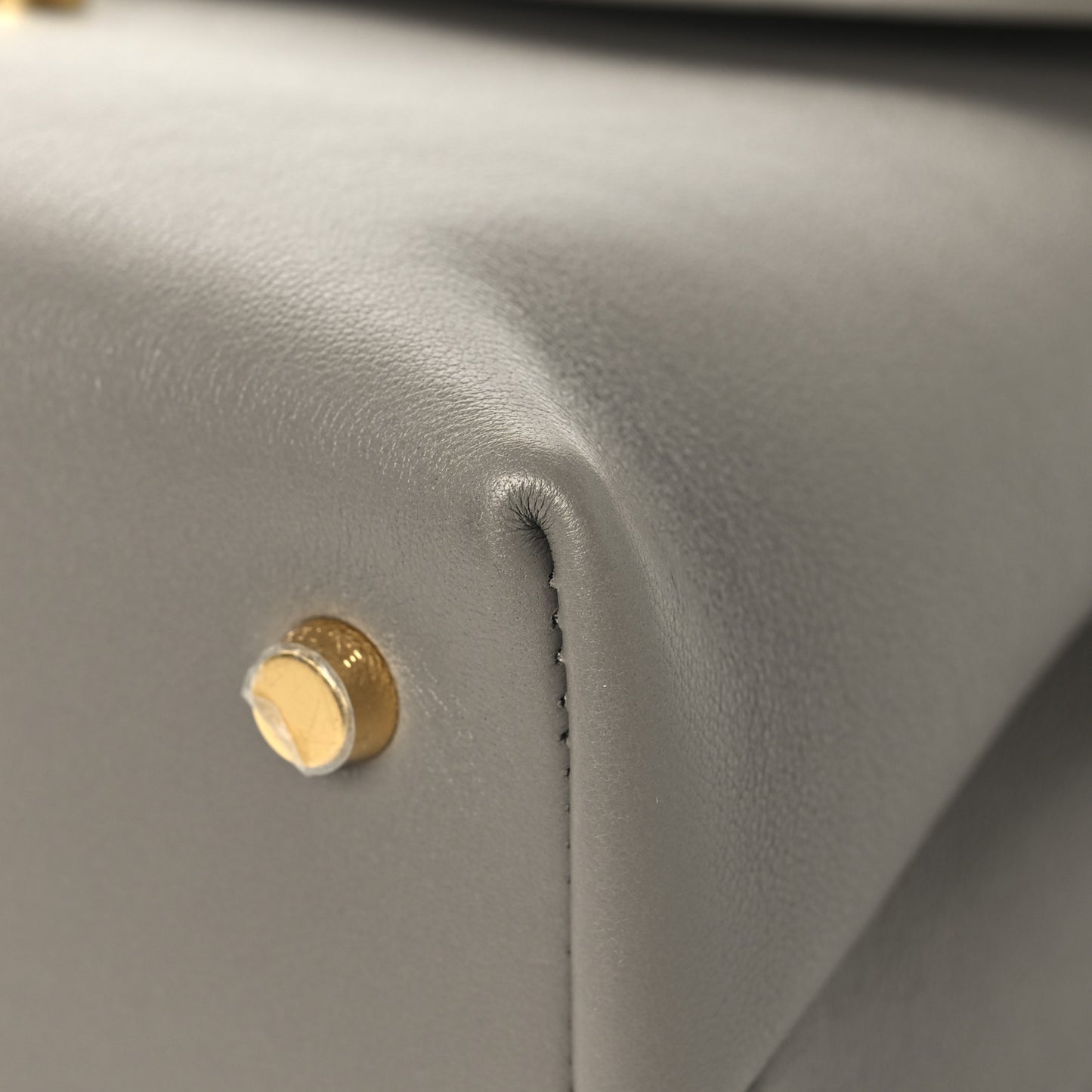 Supple Calfskin Medium Nino Pebble Pebble