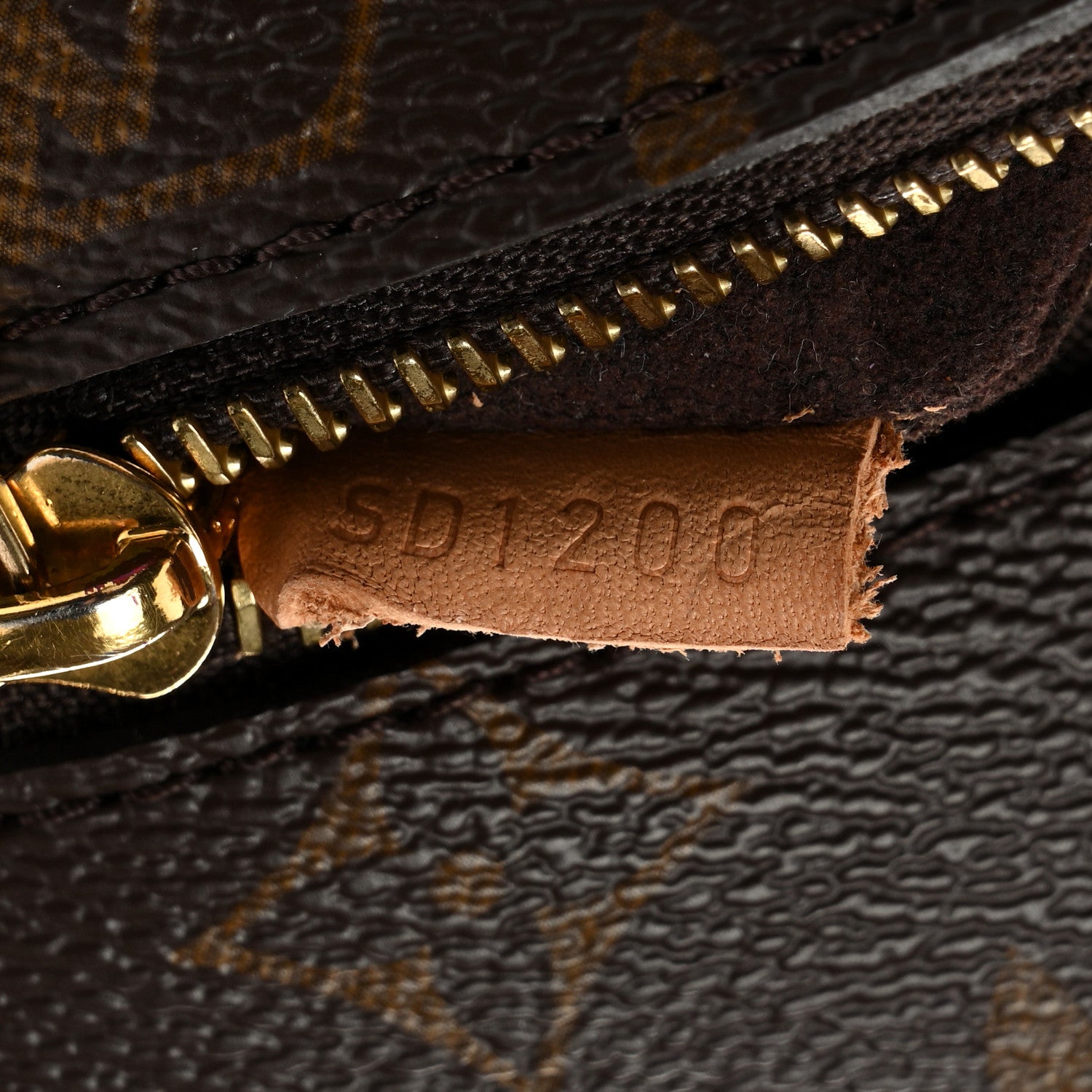 Louis Vuitton Monogram Pochette Metis 7 of 10