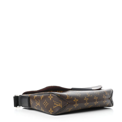 Louis Vuitton Monogram Macassar District PM 3 of 4
