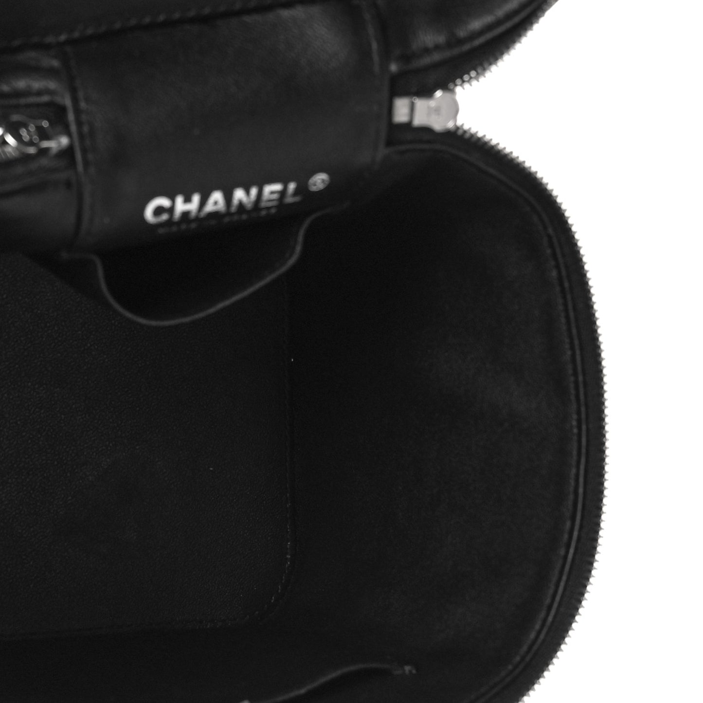 Caviar Quilted Small Top Handle Vanity Case With Chain Black