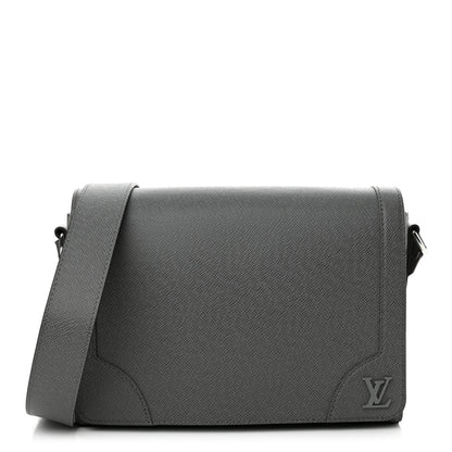 Louis Vuitton Taiga New Flap Messenger Gris 1 of 10