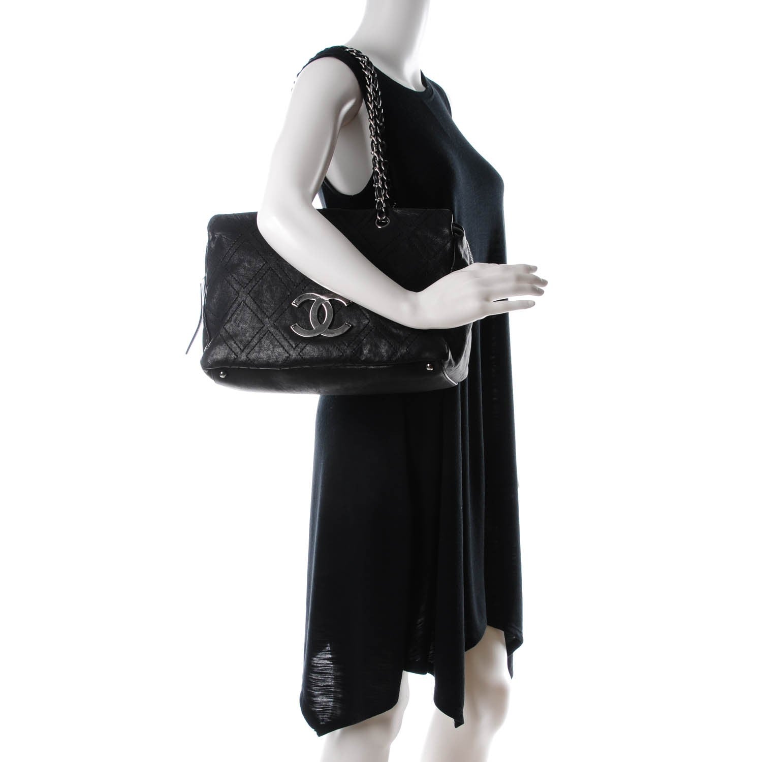 Chanel Calfskin Large Diamond Stitch Tote Black 2 of 7