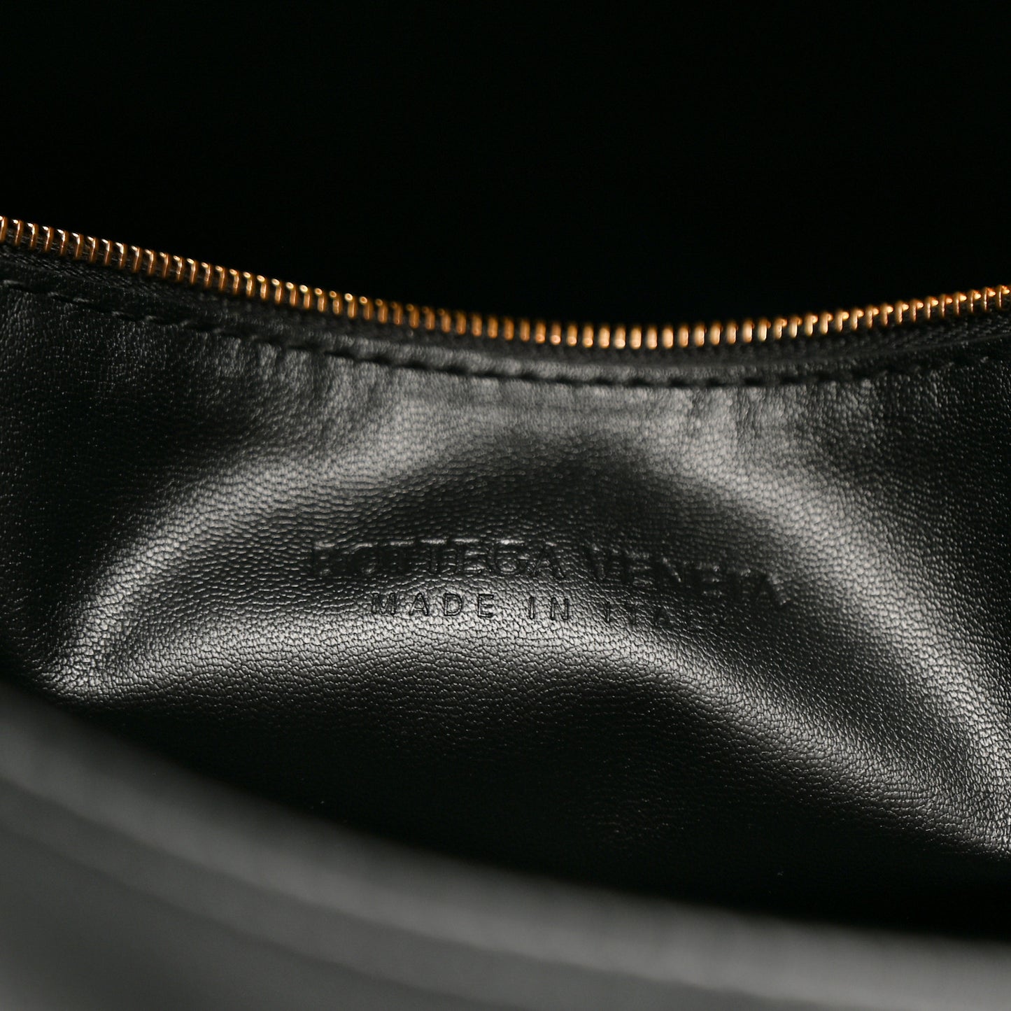 Silky Calfskin Large Hop Black