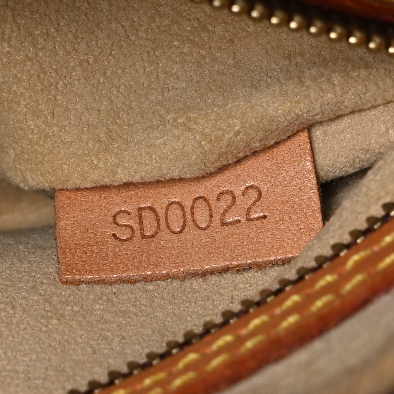 Louis Vuitton Monogram Looping MM 7 of 12