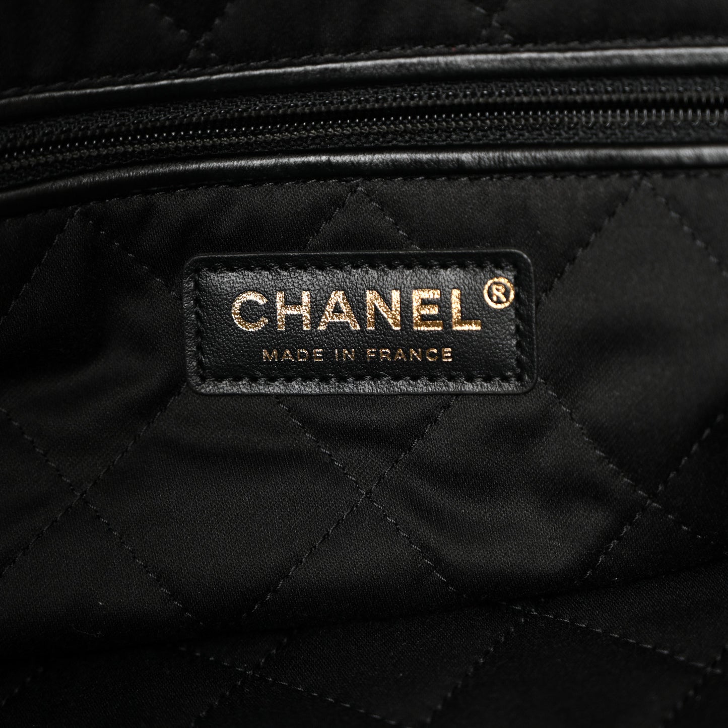 Shiny Calfskin Quilted Chanel 22 Black
