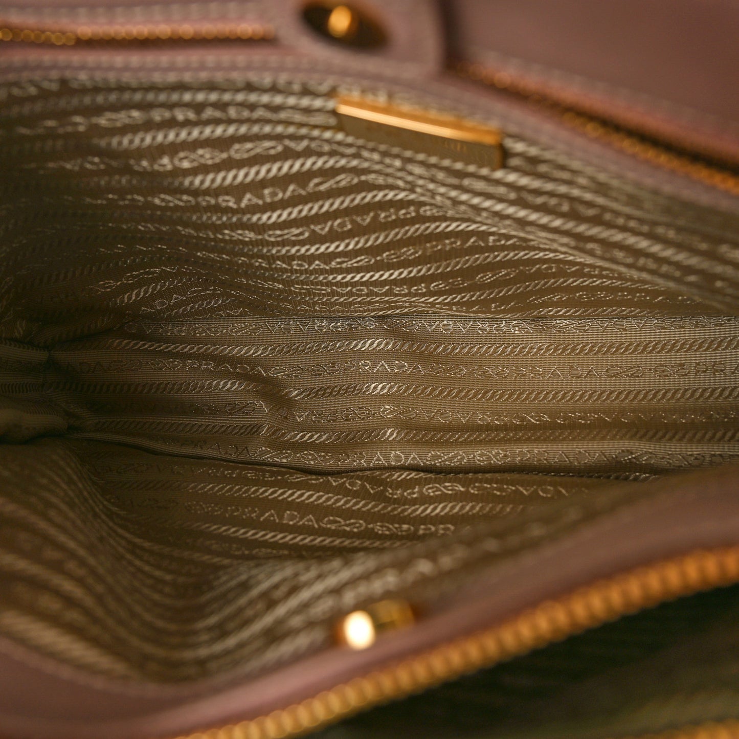 Saffiano Medium Galleria Double Zip Tote Cammeo