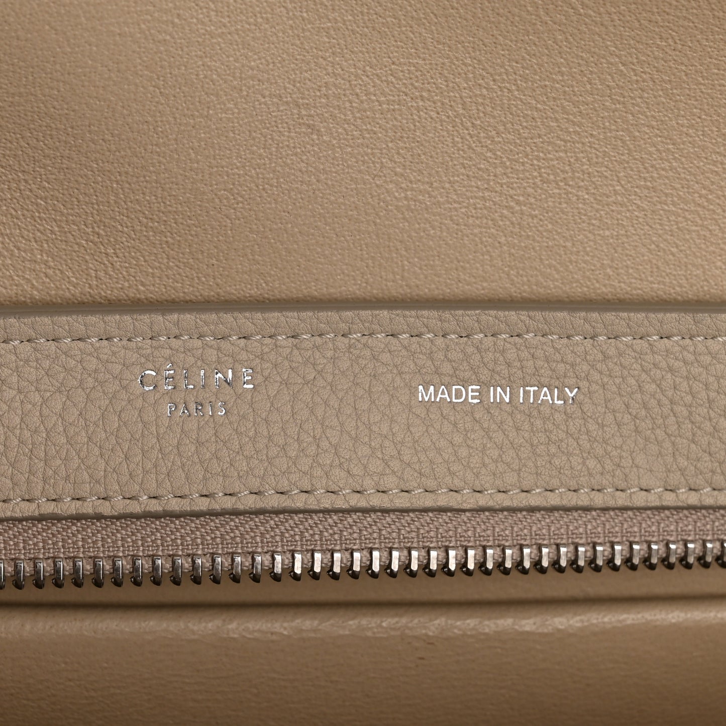 Spazzolato Calfskin Nubuck Small Trapeze Quartz