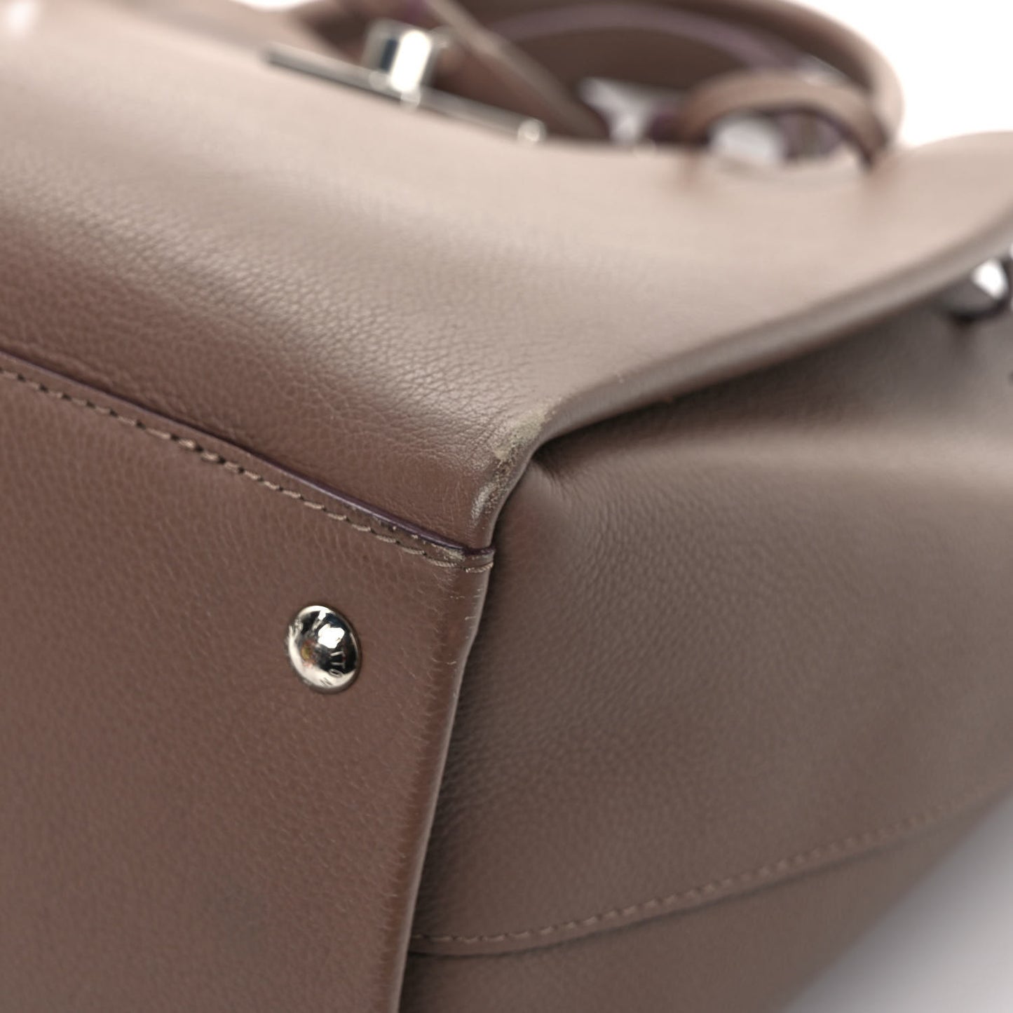 Calfskin Lockmeto Taupe Glace