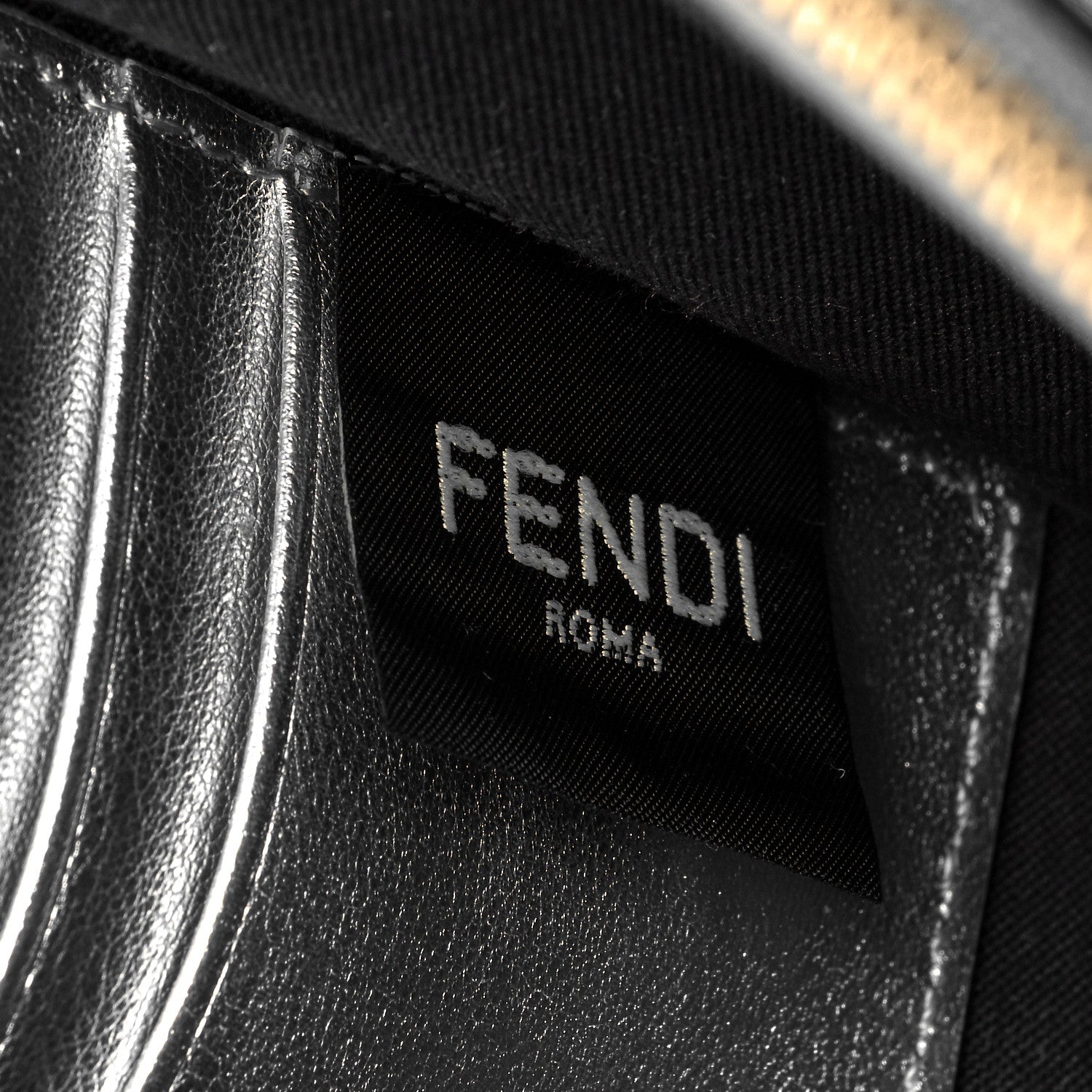 Fendi Vitello Catalan Mirror Logo Embossed Medium Wallet On Chain Argento 5 of 8