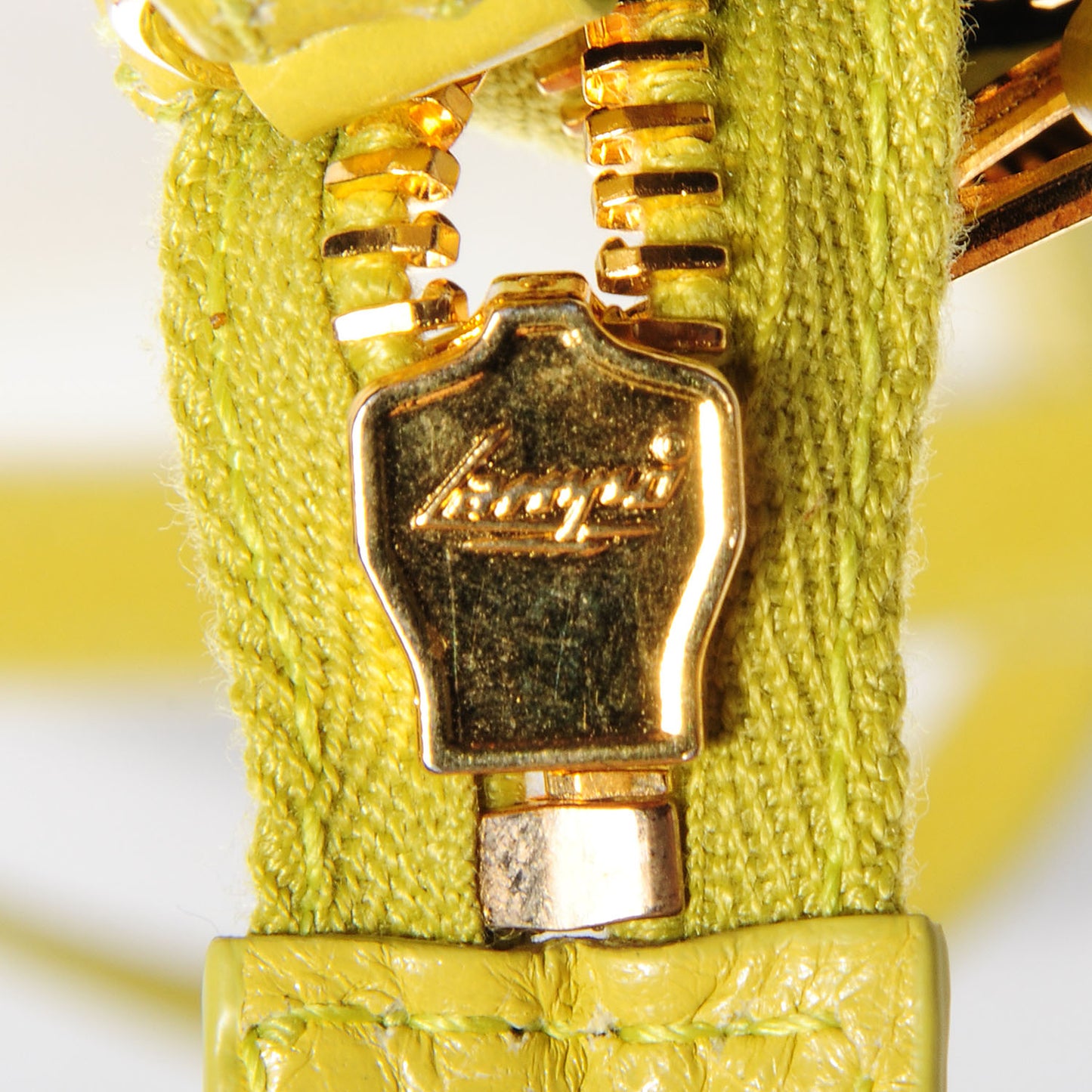Agneau Arena Giant 12 Gold Hardware Flat Jaune Poussin