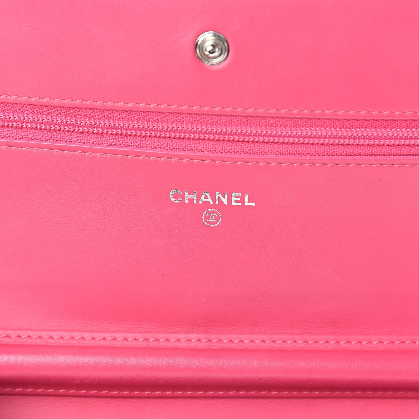 Patent Quilted Wallet On Chain WOC Fuchsia