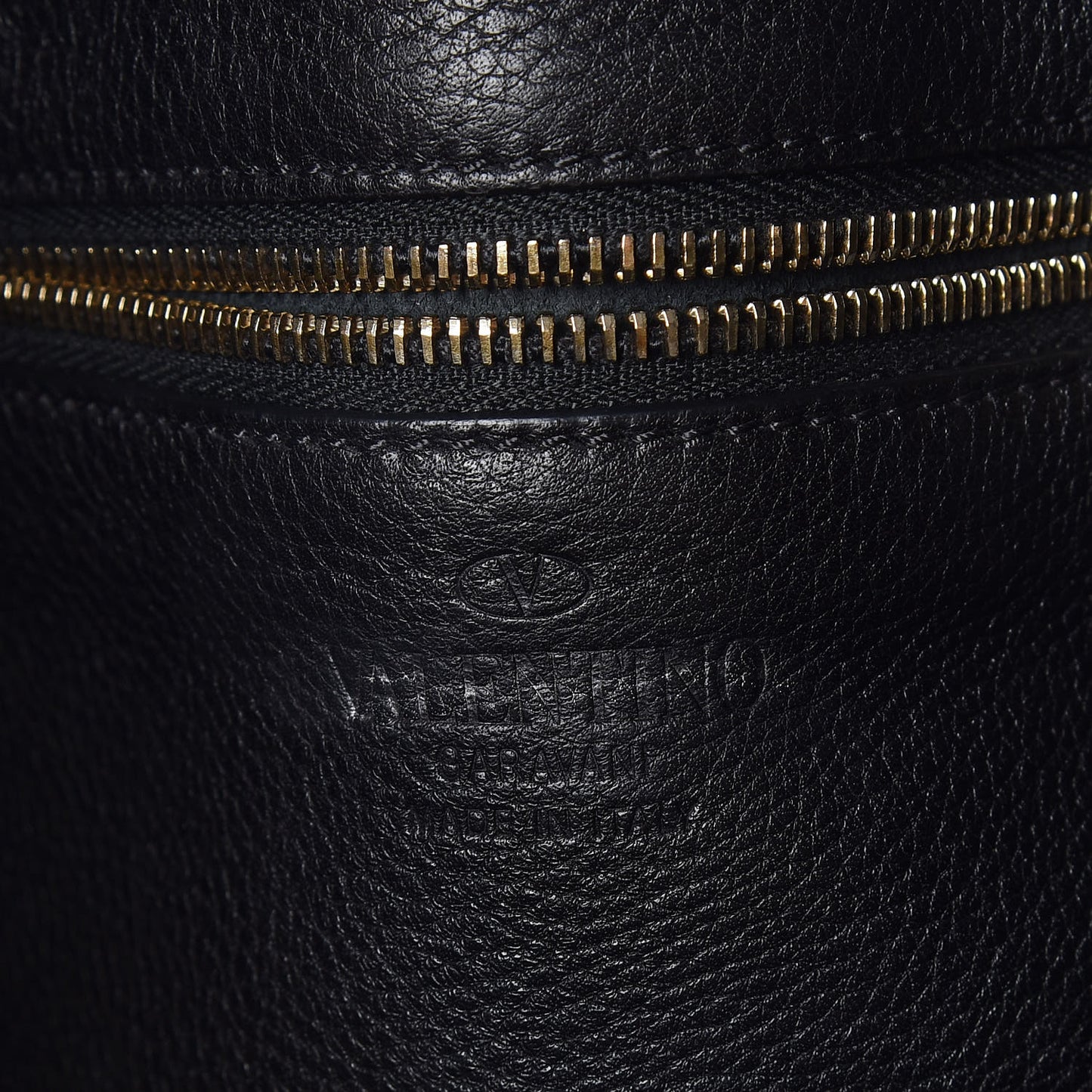 Pebbled Calfskin Large Rockstud Flip-Lock Messenger Bag Black