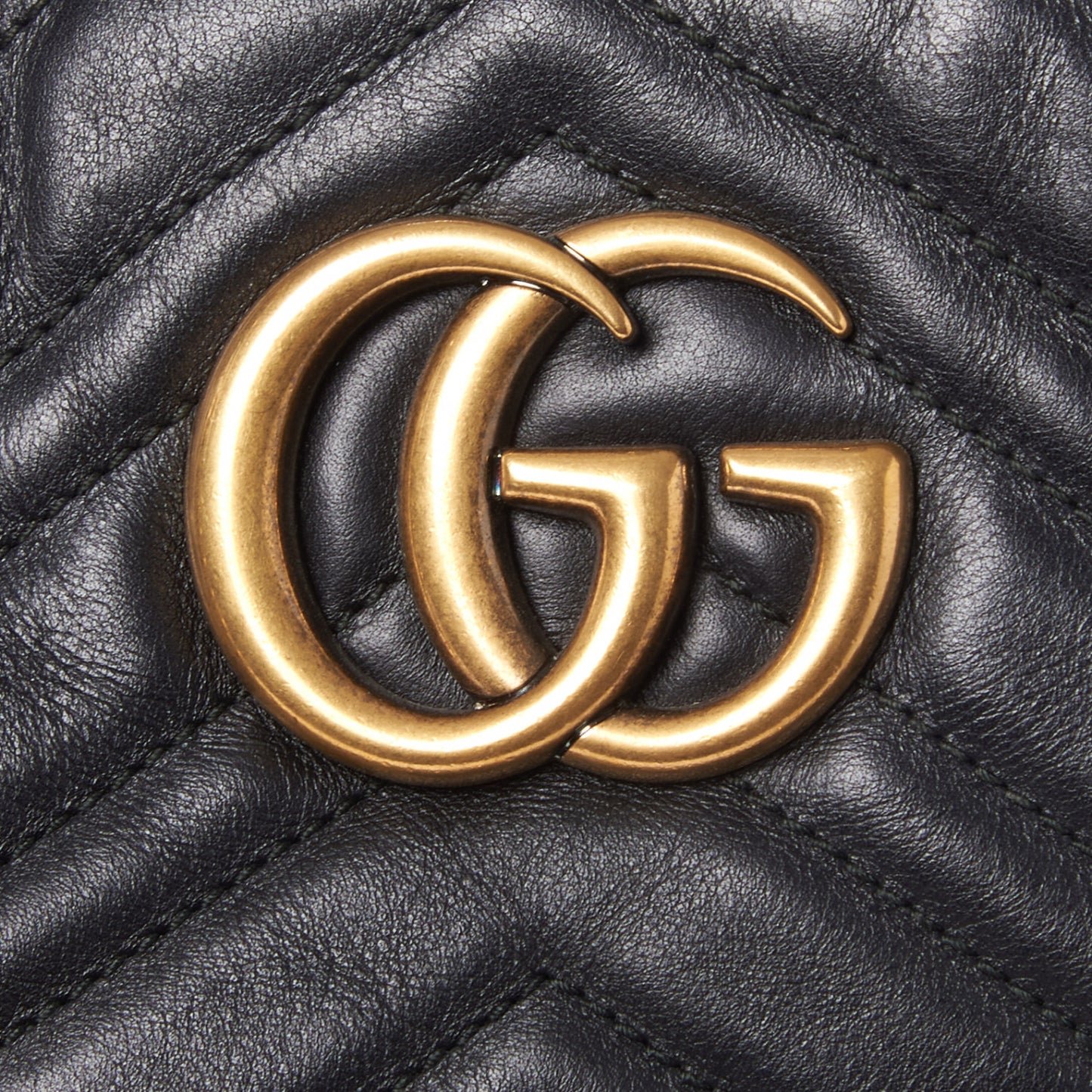 Calfskin Matelasse Medium GG Marmont Shoulder Tote Bag Black