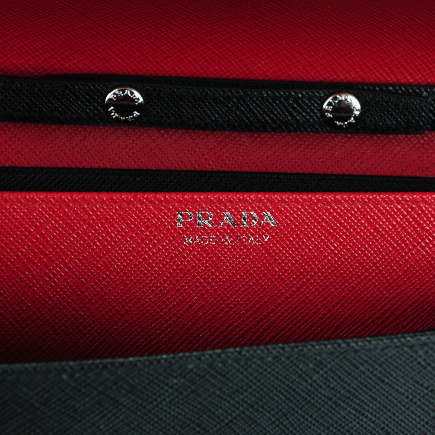 Saffiano Bi-Color Wallet On Chain Nero Black Fuoco