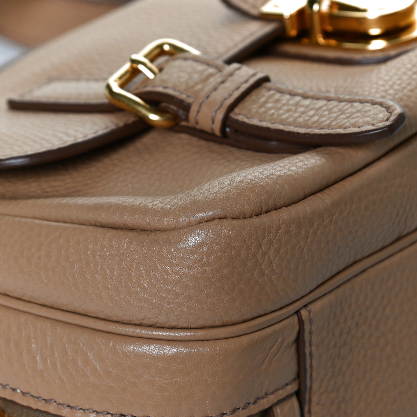 Vitello Daino Push Lock Messenger Bag Noisette