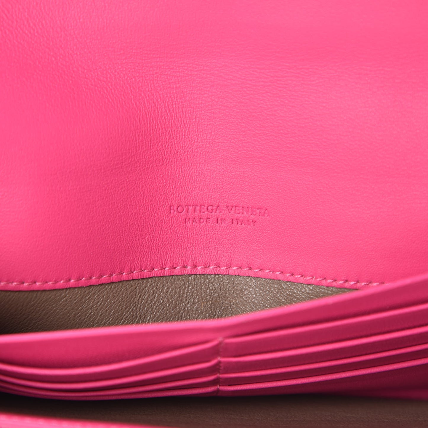 Nappa Intrecciato Continental Flap Wallet Rosa Shock