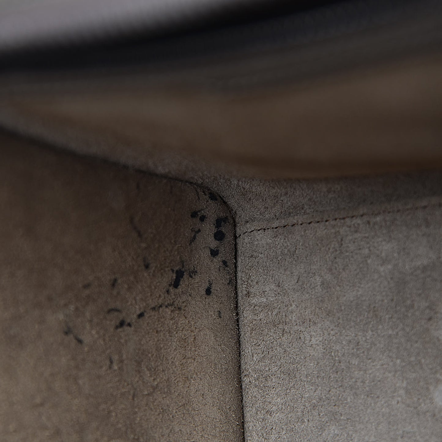 Drummed Calfskin Micro Luggage Souris