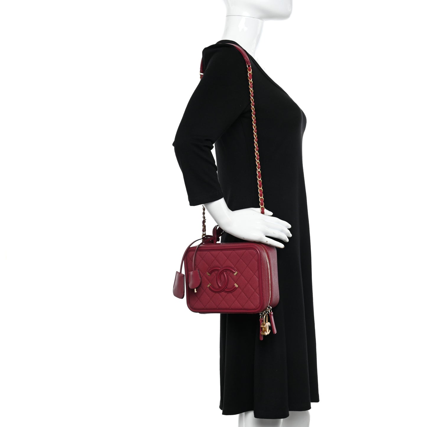 Caviar Quilted Medium CC Filigree Vanity Case Red