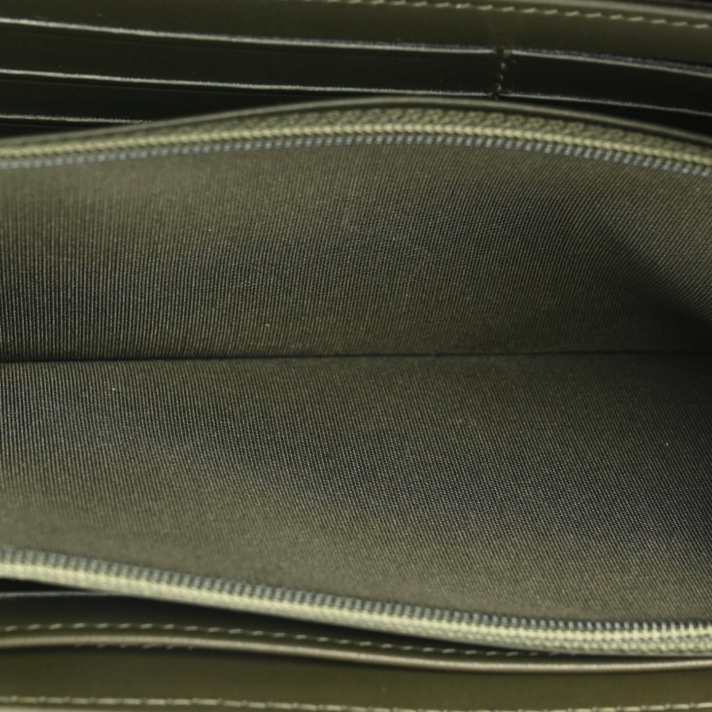 Caviar Quilted Large Boy Gusset Flap Wallet Black
